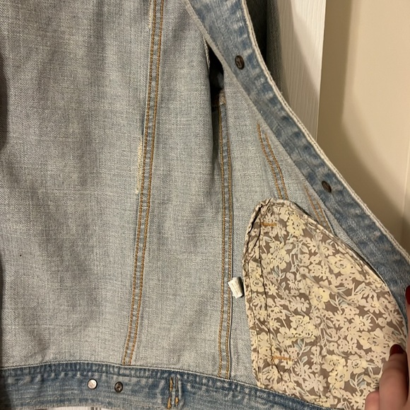 Abercrombie & Fitch Girl’s Denim Jacket 🧥 - Picture 4 of 9